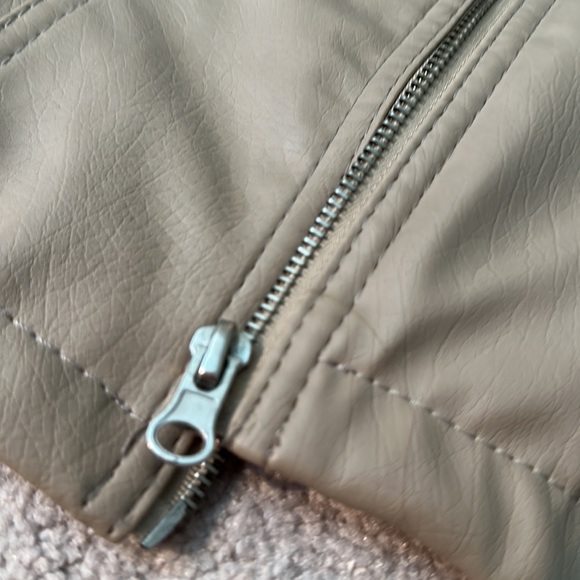 ❄️ Miss London tan Small faux leather jacket quilted shoulder - Picture 16 of 16